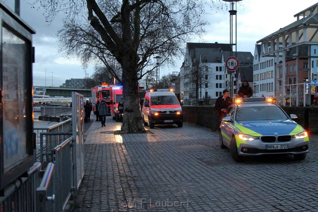 PRhein Koeln Altstadt am Rheinpegel Deutzer Bruecke (JK) P01.jpg